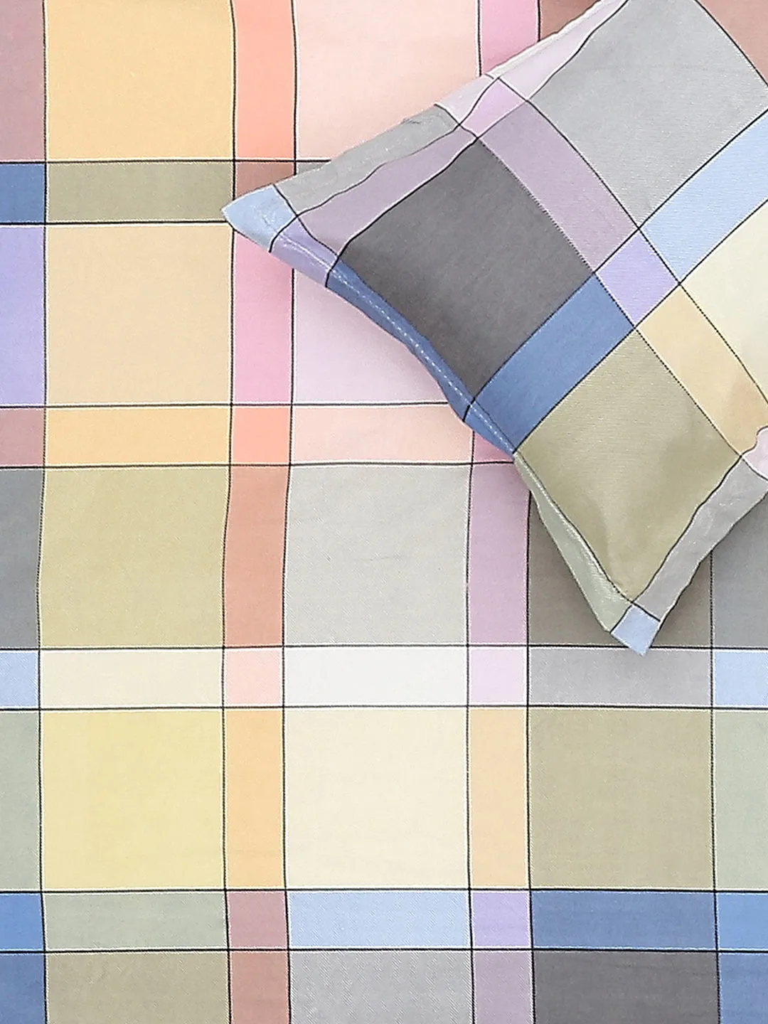130 GSM Polyester Double Bed Bedsheet with 2 Pillow Covers