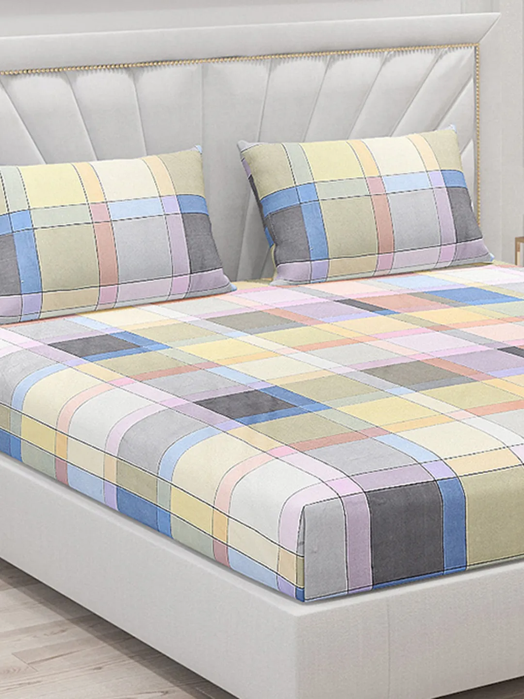 130 GSM Polyester Double Bed Bedsheet with 2 Pillow Covers